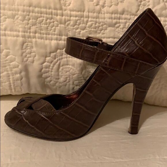 19. Colin Stuart Heels in Brown. Peek Toe. - Picture 4 of 9